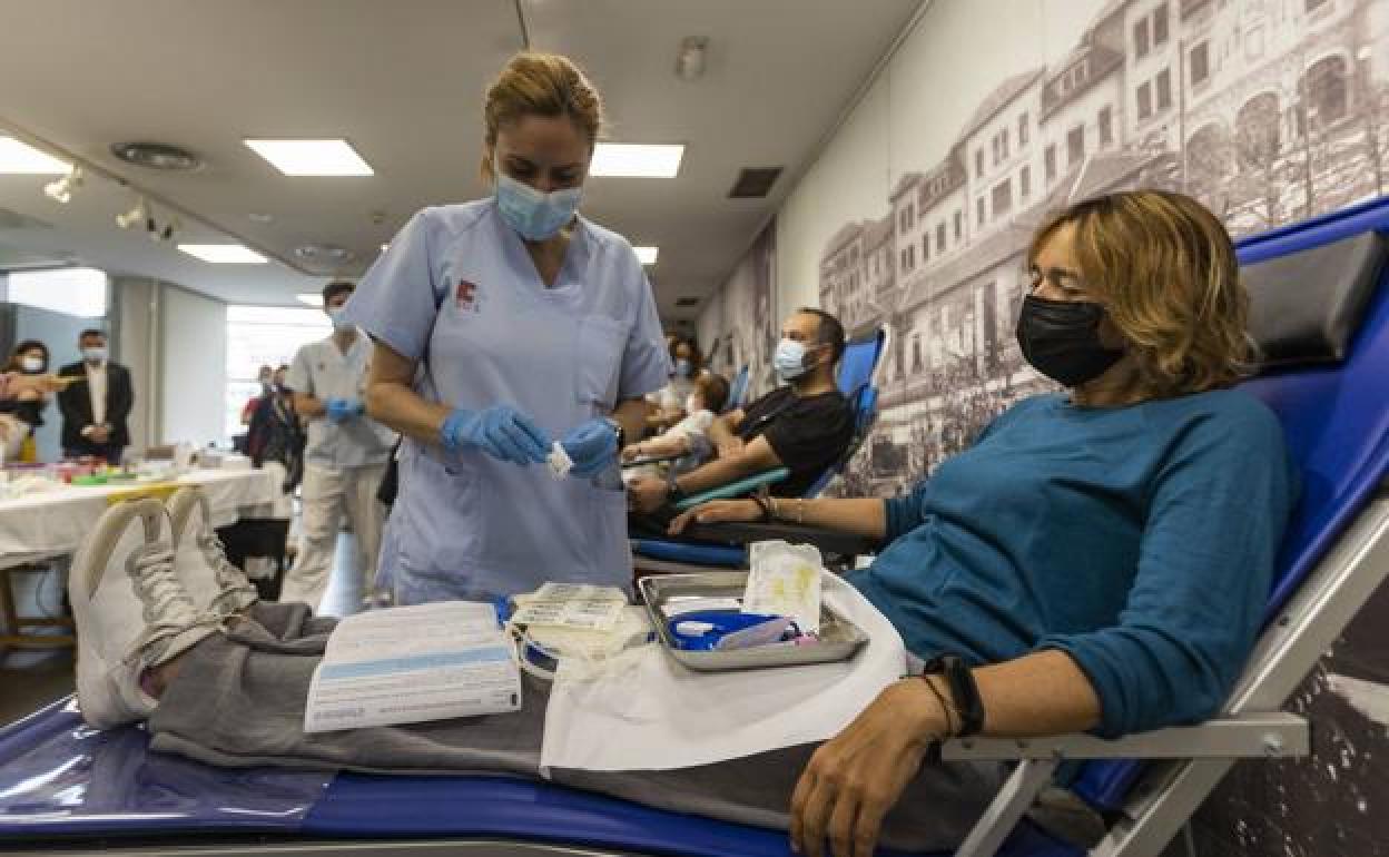 Hermandad Donantes de Sangre Cantabria en el Hospital Universitario Marqués de Valdecilla.