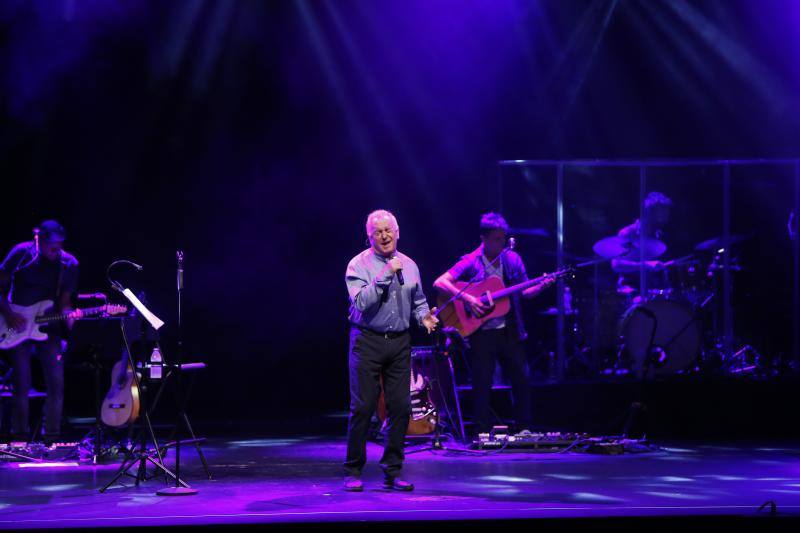 Fotos: Imágenes del concierto de Víctor Manuel en el Teatro Concha Espina