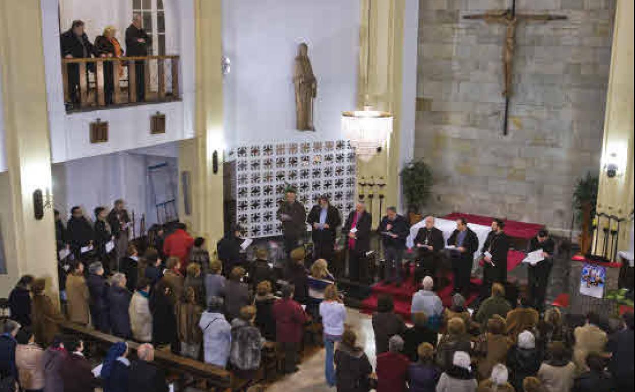 Imagen de archivo de un acto ecuménico de las iglesias cristianas celebrado en la parroquia de Santa María Reparadora de Santander.