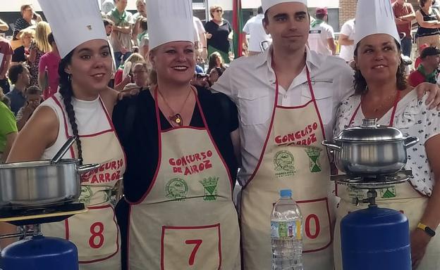 Sheila Lazagabaster, Ana María Martín, Aarón Quintanal y María Elena Martín, juntos en el último concurso.