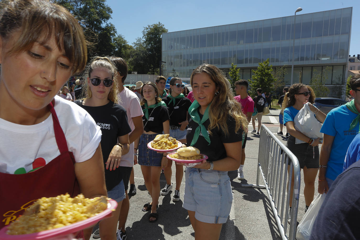 Fotos: El Día de las Peñas lleva la fiesta al Parque de Miravalles