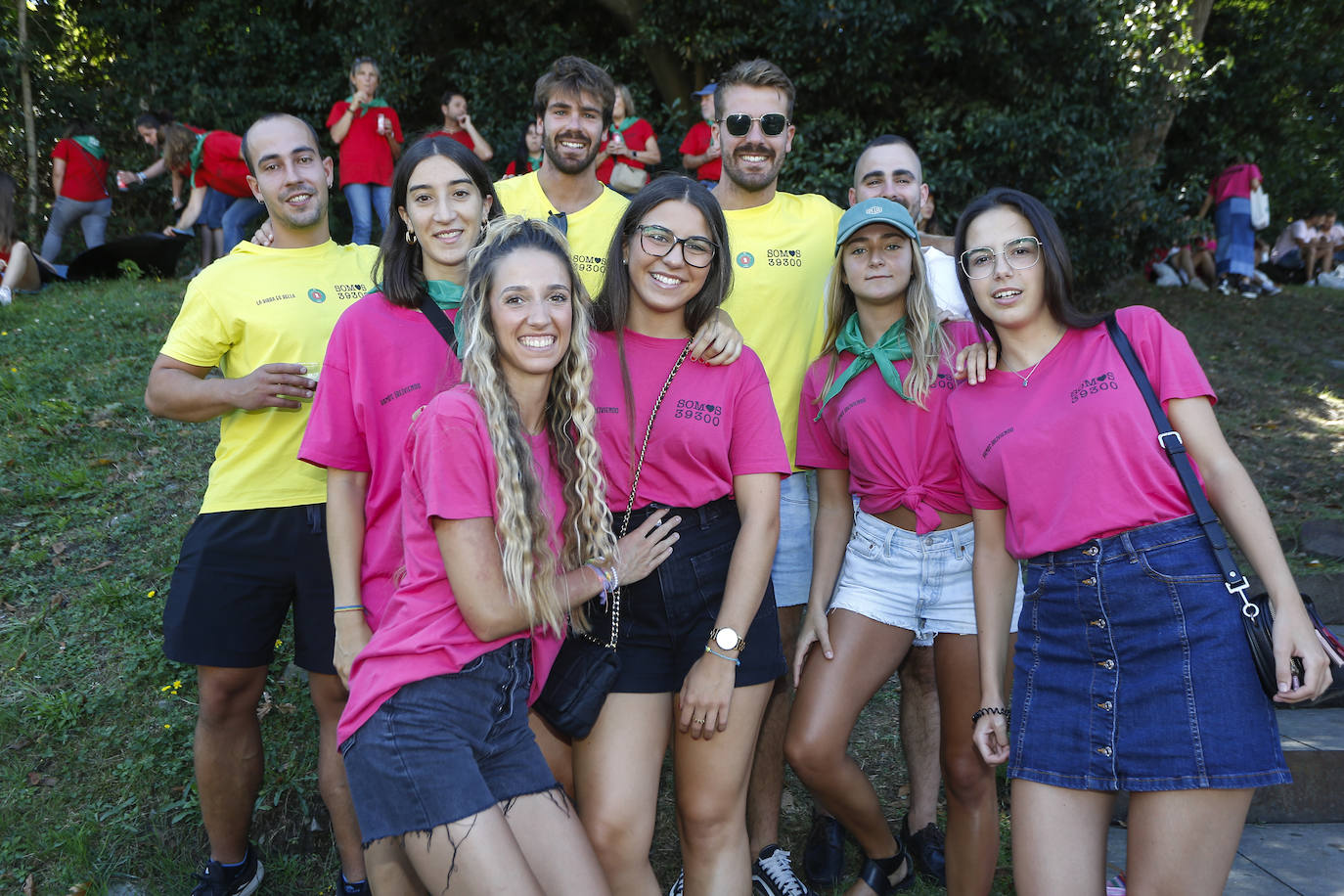 Fotos: El Día de las Peñas lleva la fiesta al Parque de Miravalles