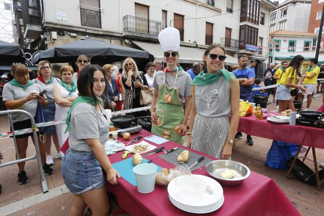 Los torrelaveguenses se echaron a la calle para la competición de las tortillas