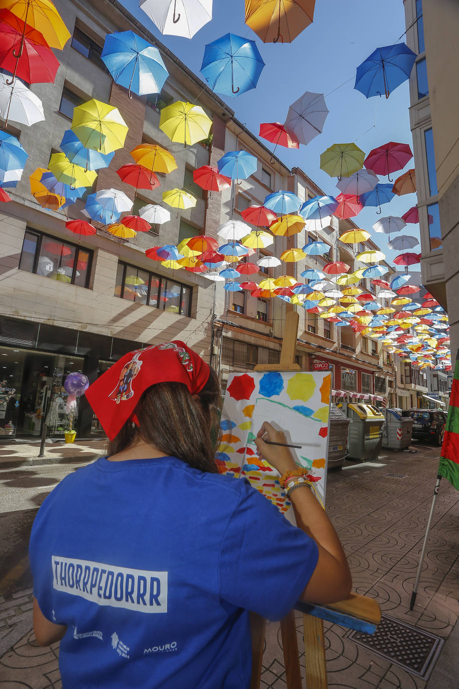 Fotos: Las mejores imágenes del concurso de pintura de las peñas en Torrelavega