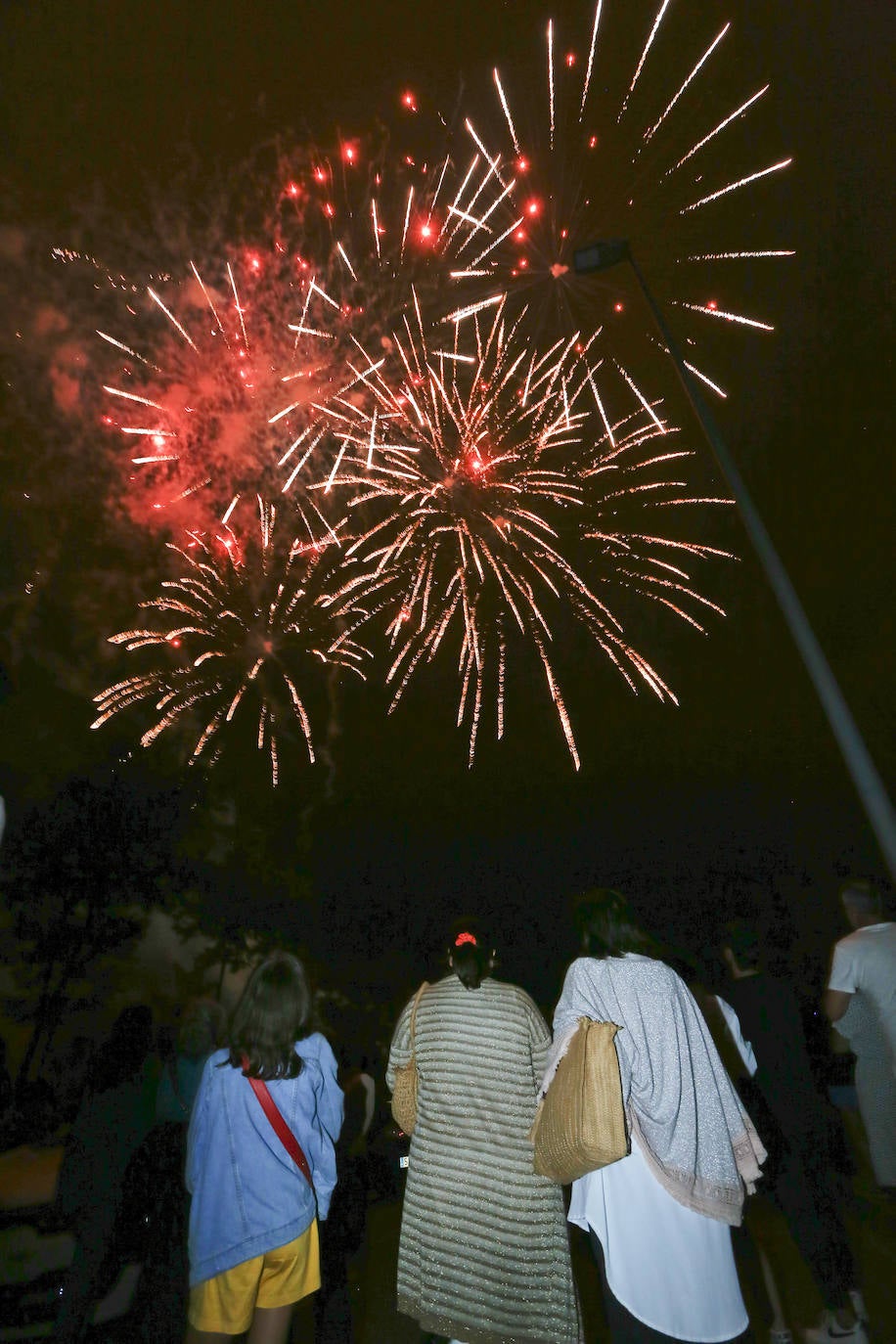 Fotos: Fuegos artificiales en Torrelavega