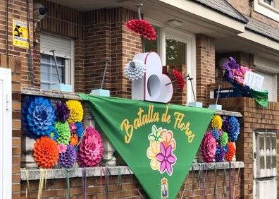 Imagen secundaria 1 - Arriba, el ganador del concurso de balcones. Abajo, mención especial al cerramiento 