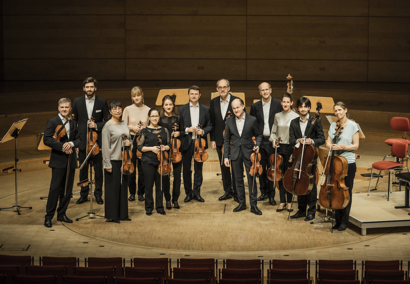 MÚSICA CLÁSICA. Domingo 27 de noviembre, Sala Argenta, 19.00 horas. Berliner Barock Solisten. Pablo Sáinz-Villegas, Guitarra | Roberto Gonzalez-Monjas, violín y dirección. Programa: Vivaldi | Marcello | Boccherin | Mozart. Precios: A, B y C 30 euros; D 25 y 10 euros; PMR B 30 euros y PMR D 25 euros.