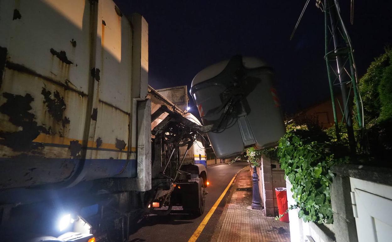 Los trabajadores de la basura de Camargo van a la huelga indefinida desde el 5 de septiembre