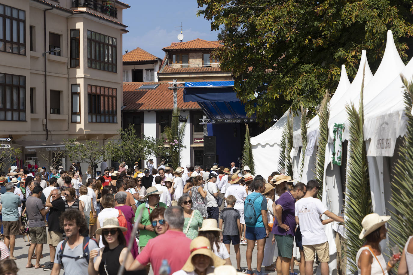 La localidad cántabra acoge este fin de semana un mercado colonial, pasacalles teatralizados, conciertos de música cubana en directo, talleres de bailes, conferencias y el sorteo de un viaje