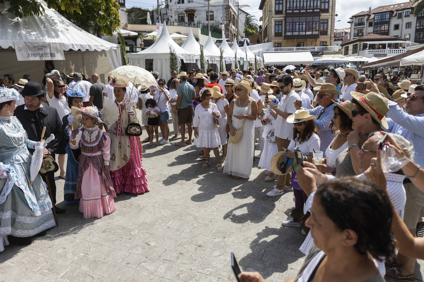 La localidad cántabra acoge este fin de semana un mercado colonial, pasacalles teatralizados, conciertos de música cubana en directo, talleres de bailes, conferencias y el sorteo de un viaje