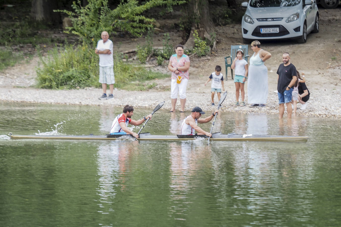 La prueba, que ha contado con unas 150 embarcaciones, se completa este domingo con la Regata Santos Mártires para categorías inferiores