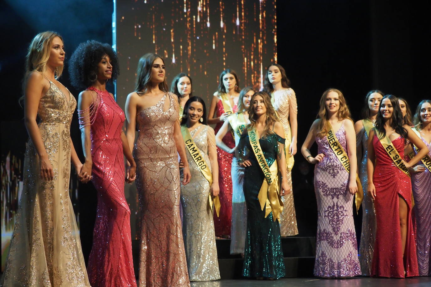 Marina Edilla, anoche, con la corona de Miss Grand Cantabria. 