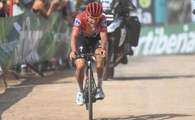 Remco Evenepoel, al final de la ascensión a Les Praeres.