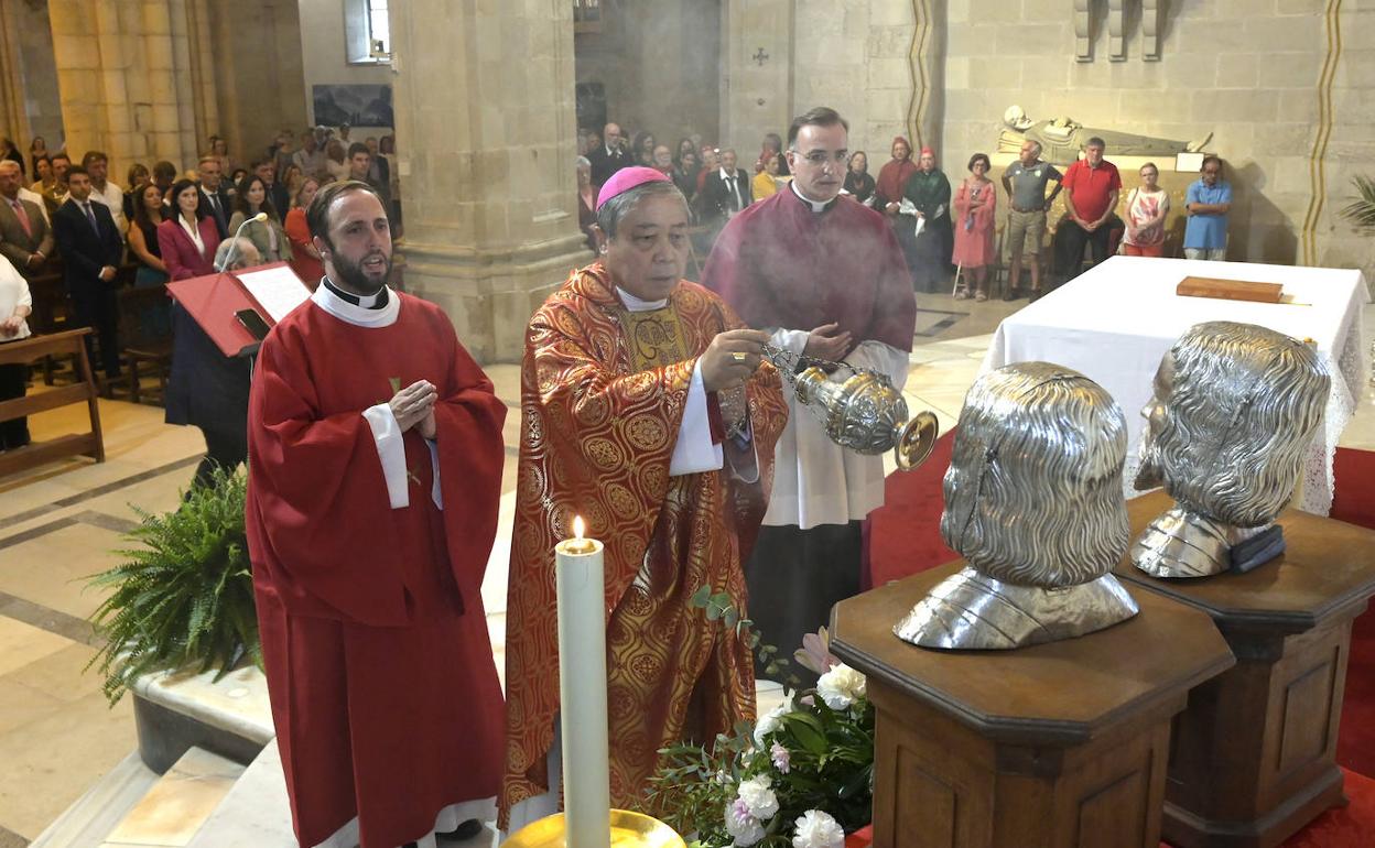 Santander celebra los Santos Mártires con una misa en honor a los patronos y un espectáculo folclórico