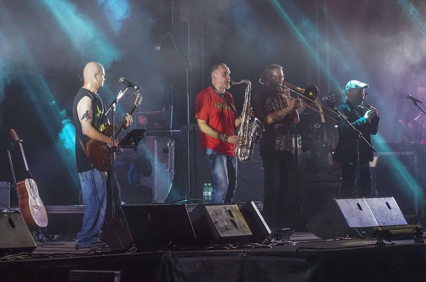 Fotos: Imágenes del concierto de Celtas Cortos en Los Corrales de Buelna