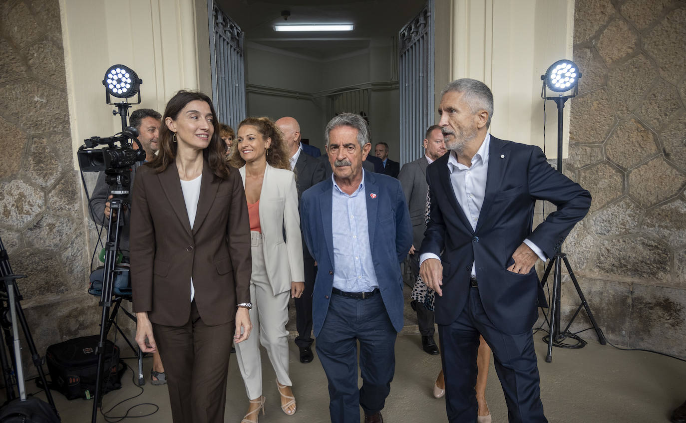 Los ministros han firmado hoy con el presidente de Cantabria, Miguel Ángel Revilla, el convenio para la puesta en marcha de una oficina judicial en el penal