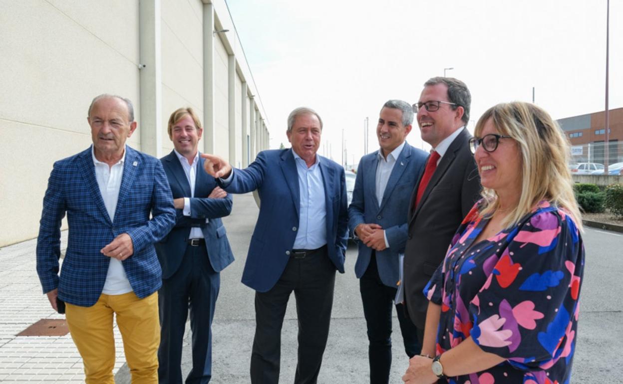 La planta cántabra vivió ayer una visita institucional. 