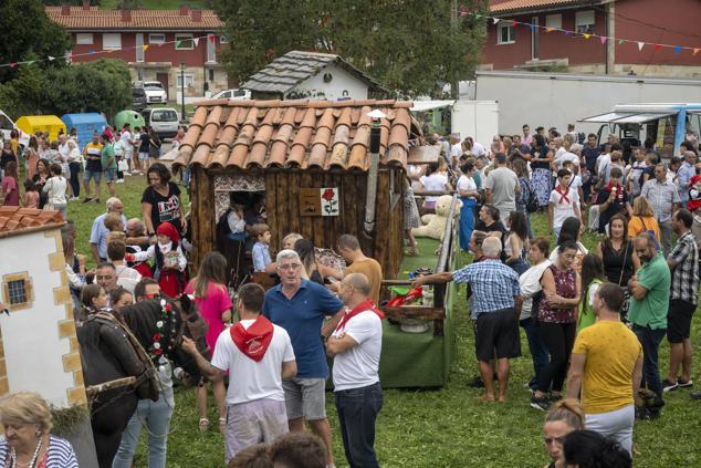 Lloreda de Cayón se volcó con su tradicional fiesta de carrozas