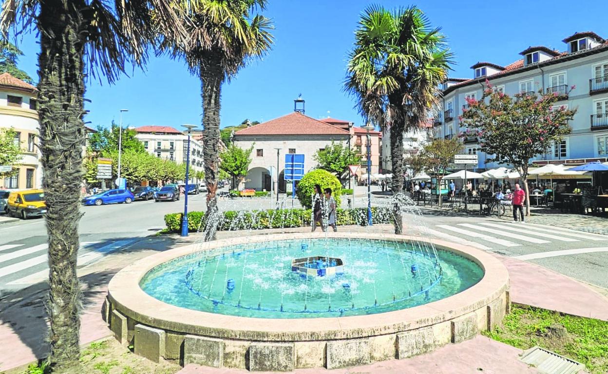 La fuente de la plaza Cachupín ha sido la última en la que el servicio municipal de aguas ha restablecido el suministro tras los cortes.