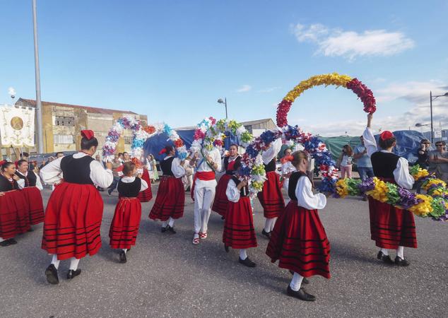 Santoñeses y visitantes participan con devoción en todos los actos festivos