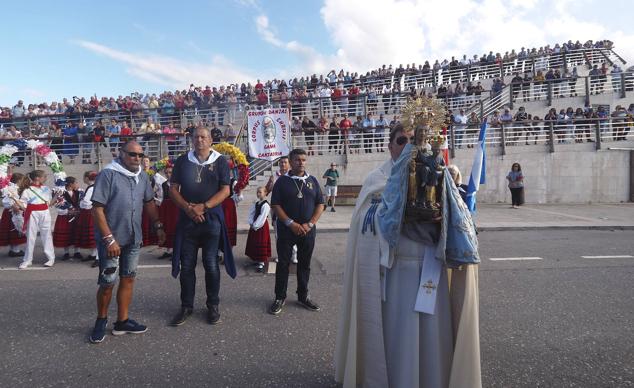 Santoñeses y visitantes participan con devoción en todos los actos festivos