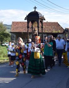 Imagen secundaria 2 - La Virgen de Valencia volvió a vestirse con un manto de flores