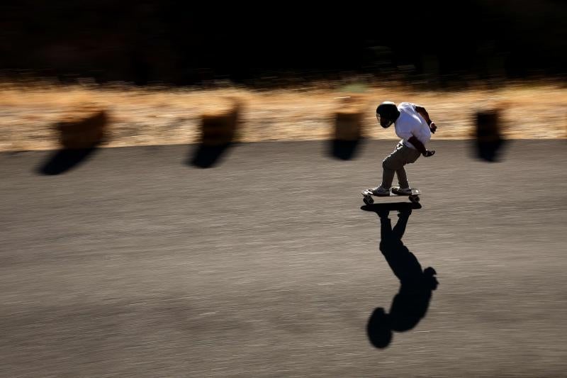 Los mejores patinadores del mundo se han dado cita este septiembre en Estados Unidos para celebrar el tradicional Maryhill Ratz Freeride. Un descenso que se lleva a cabo en el histórico Maryhill Loops Road, el primer suelo pavimentado del país norteamericano. El evento, que se celebra desde 2007, atrae a cientos de 'skaters', ciclistas y aficionados de todo el mundo