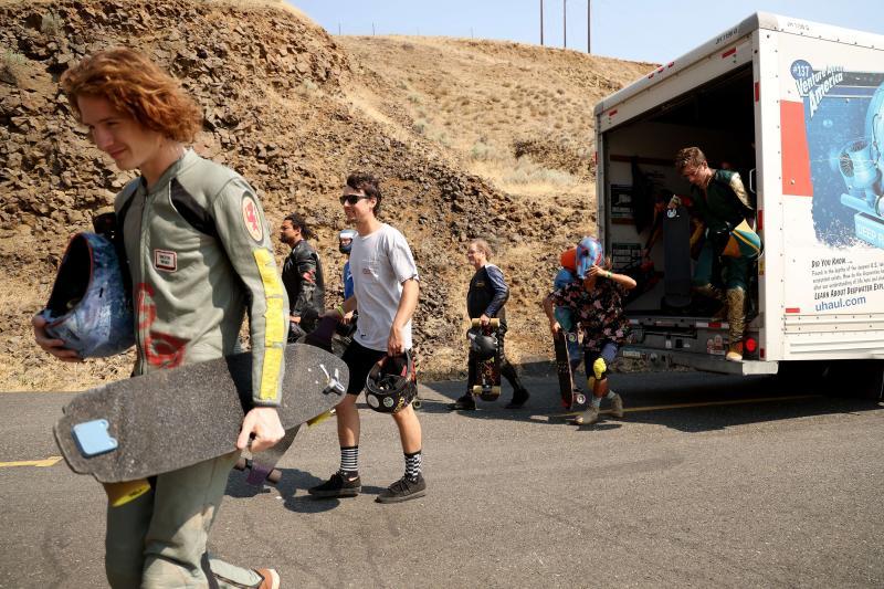 Los mejores patinadores del mundo se han dado cita este septiembre en Estados Unidos para celebrar el tradicional Maryhill Ratz Freeride. Un descenso que se lleva a cabo en el histórico Maryhill Loops Road, el primer suelo pavimentado del país norteamericano. El evento, que se celebra desde 2007, atrae a cientos de 'skaters', ciclistas y aficionados de todo el mundo