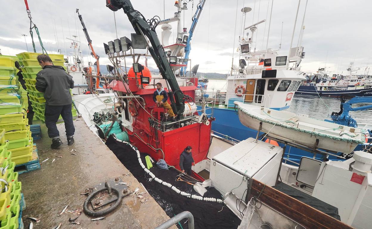 Los pescadores cántabros rechazan la nueva Ley de Pesca porque «crea inseguridad jurídica»