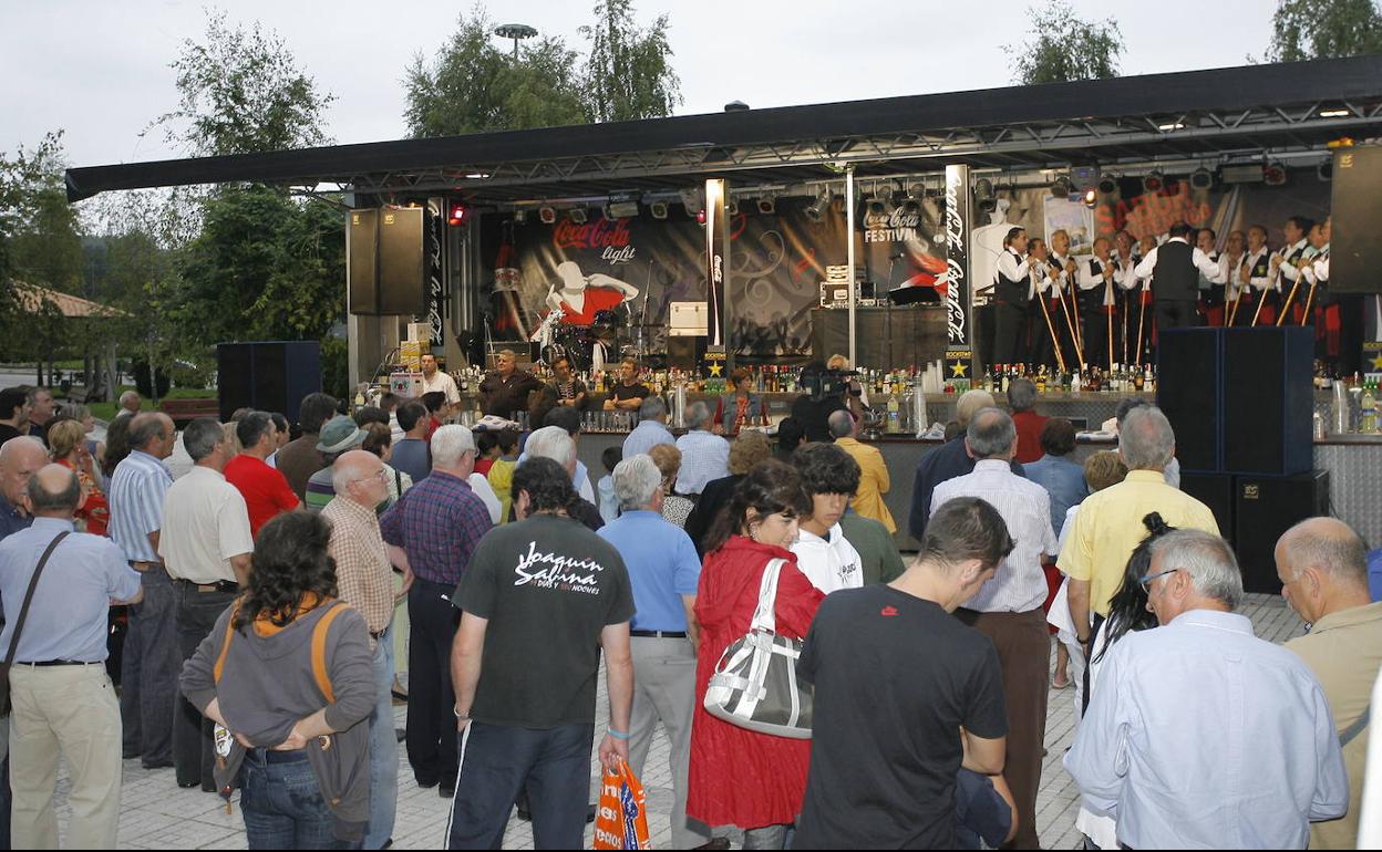 Una de las pasadas ediciones de las fiestas de San Ramón en el barrio de La Inmobiliaria de Torrelavega.