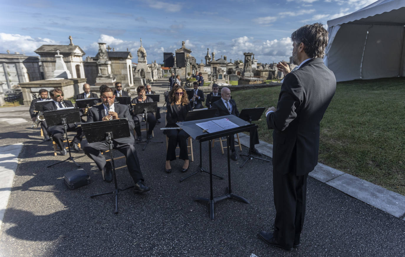 Fotos: Los restos de Mario Camus descansan en el Panteón de Ilustres de Ciriego