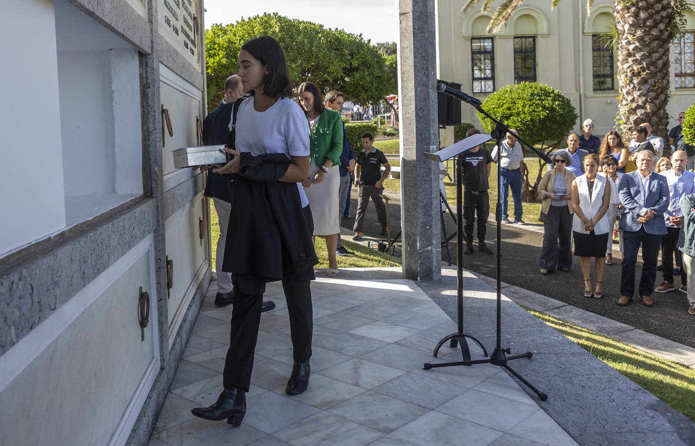 Fotos: Los restos de Mario Camus descansan en el Panteón de Ilustres de Ciriego