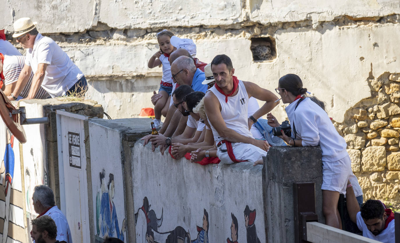 Fotos: Emocionante tercer encierro de las Fiestas de Ampuero