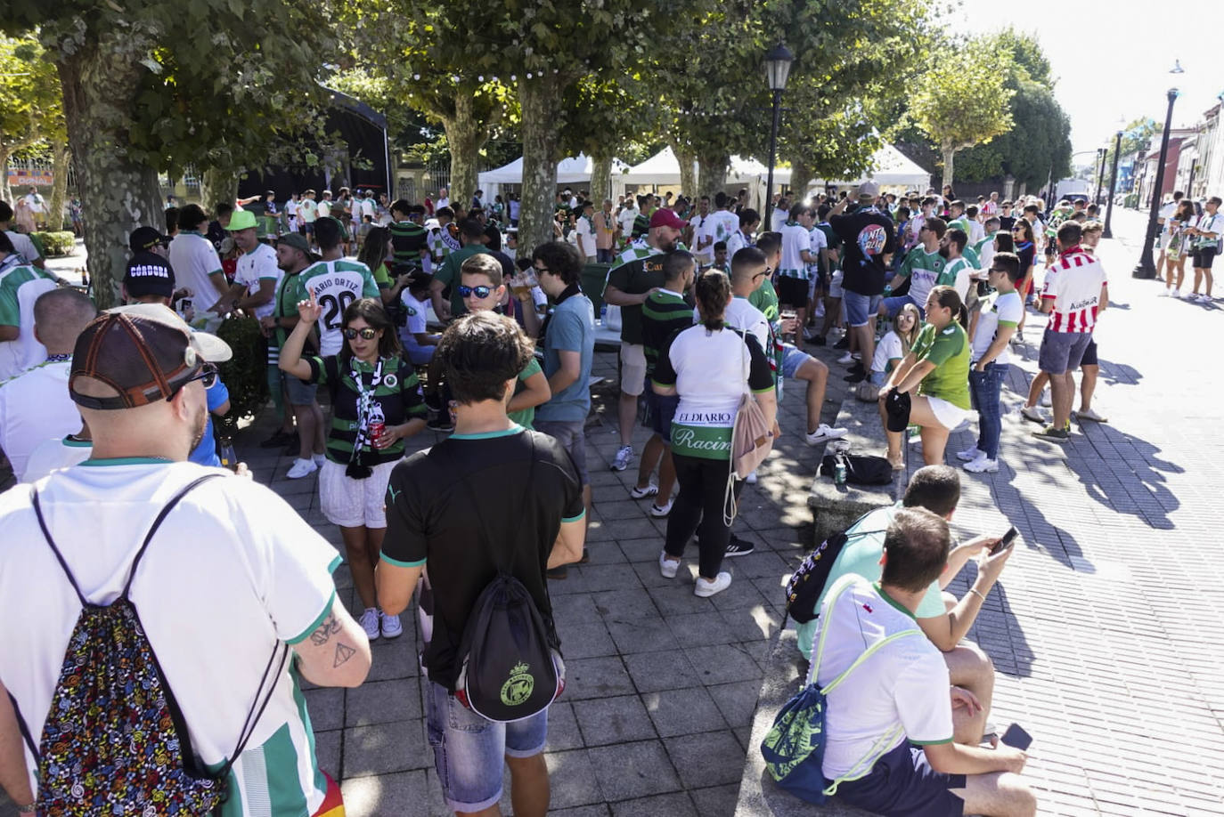 Fotos: Gran ambiente verdiblanco por las calles de Gijón