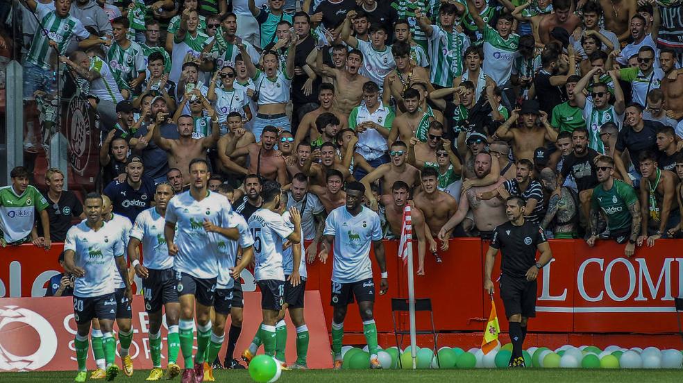 Imágenes del partido Sporting-Racing en El Molinón