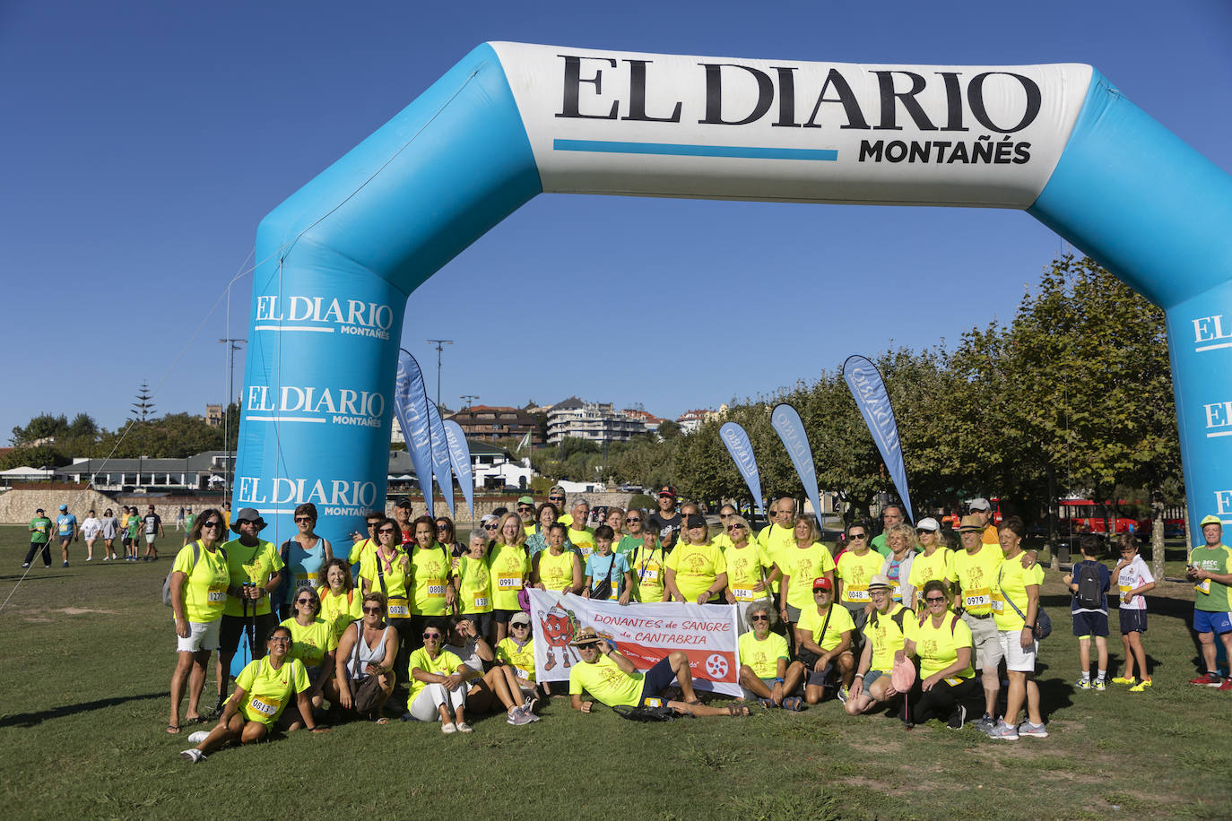 Fotos: Multitudinaria Marcha de las Cinco Playas en Santander