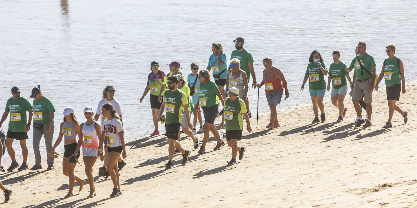 Fotos: Multitudinaria Marcha de las Cinco Playas en Santander