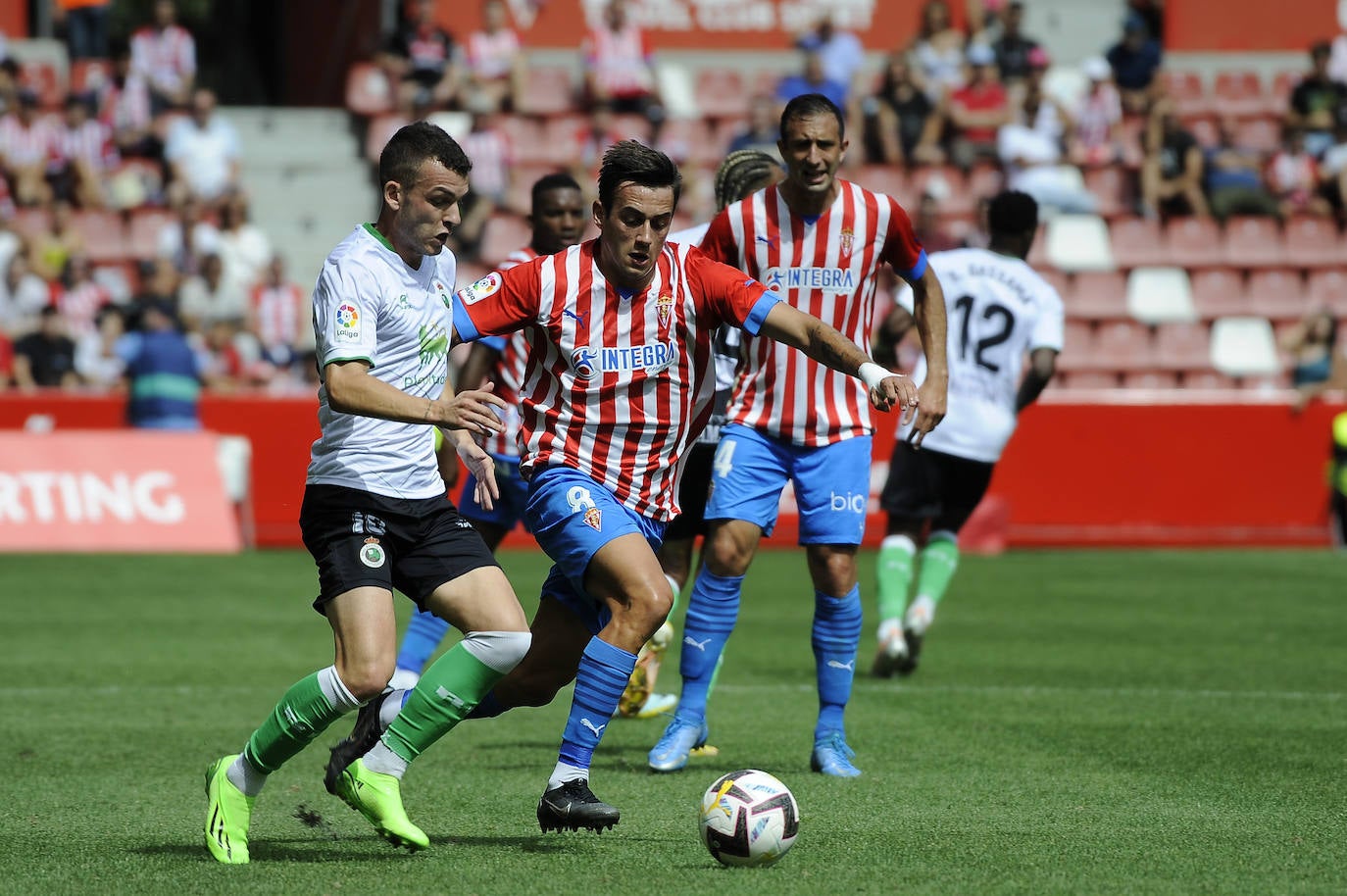 Fotos: Imágenes del partido Sporting-Racing en El Molinón