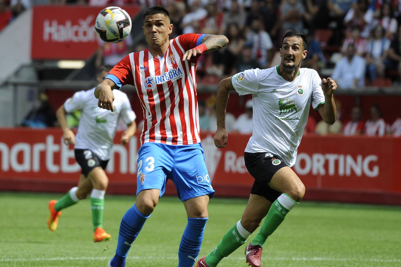 Fotos: Imágenes del partido Sporting-Racing en El Molinón