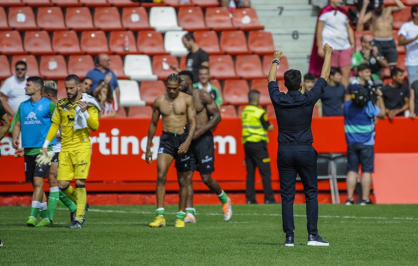 Fotos: Imágenes del partido Sporting-Racing en El Molinón