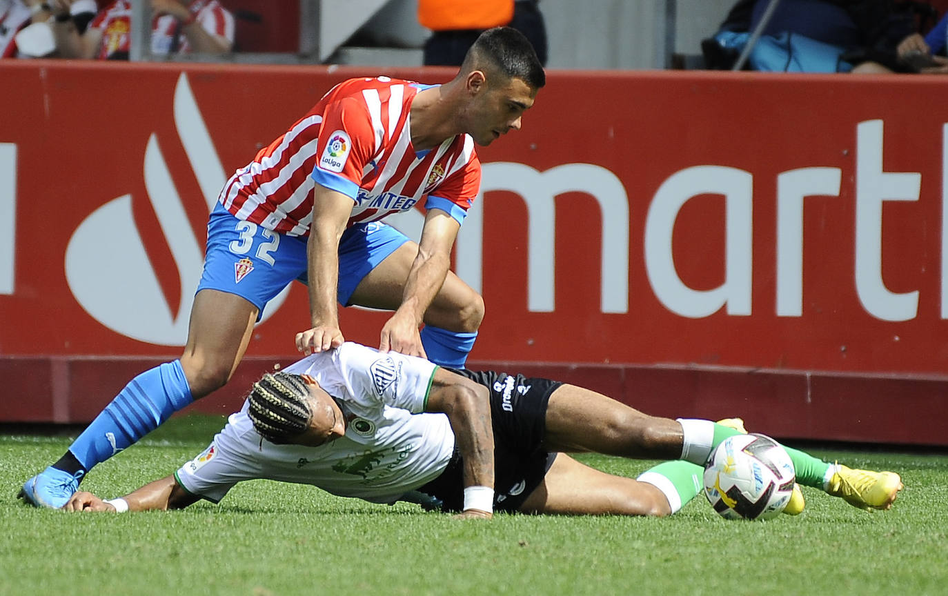 Fotos: Imágenes del partido Sporting-Racing en El Molinón