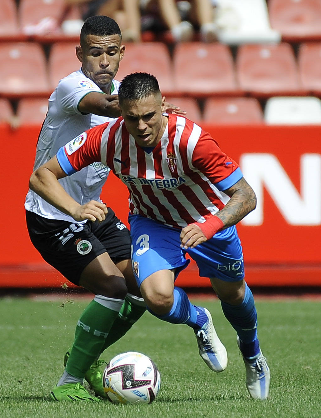 Fotos: Imágenes del partido Sporting-Racing en El Molinón