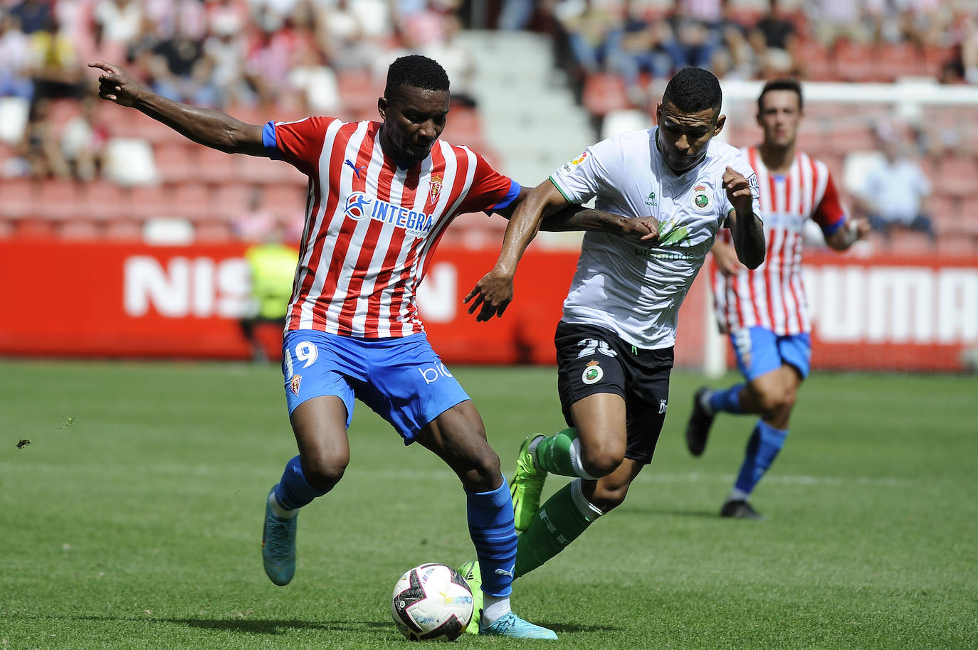 Fotos: Imágenes del partido Sporting-Racing en El Molinón