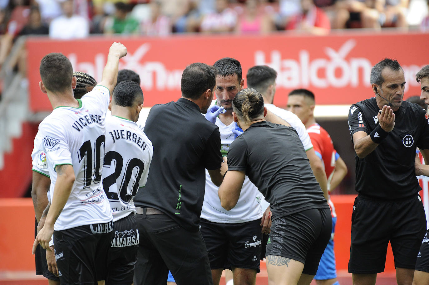 Fotos: Imágenes del partido Sporting-Racing en El Molinón