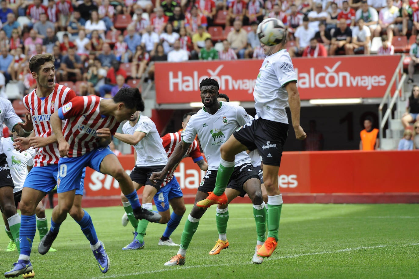 Fotos: Imágenes del partido Sporting-Racing en El Molinón