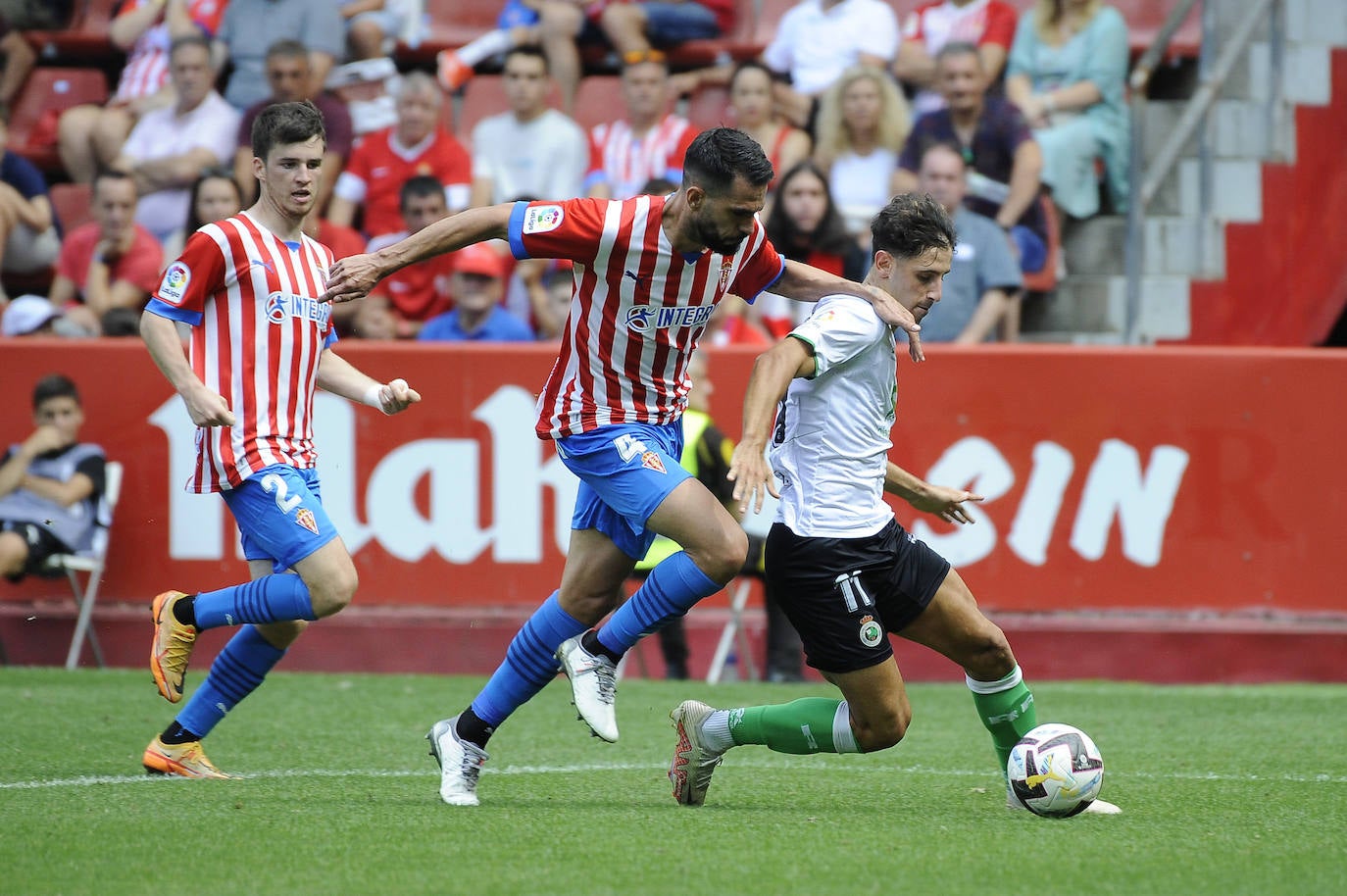 Fotos: Imágenes del partido Sporting-Racing en El Molinón