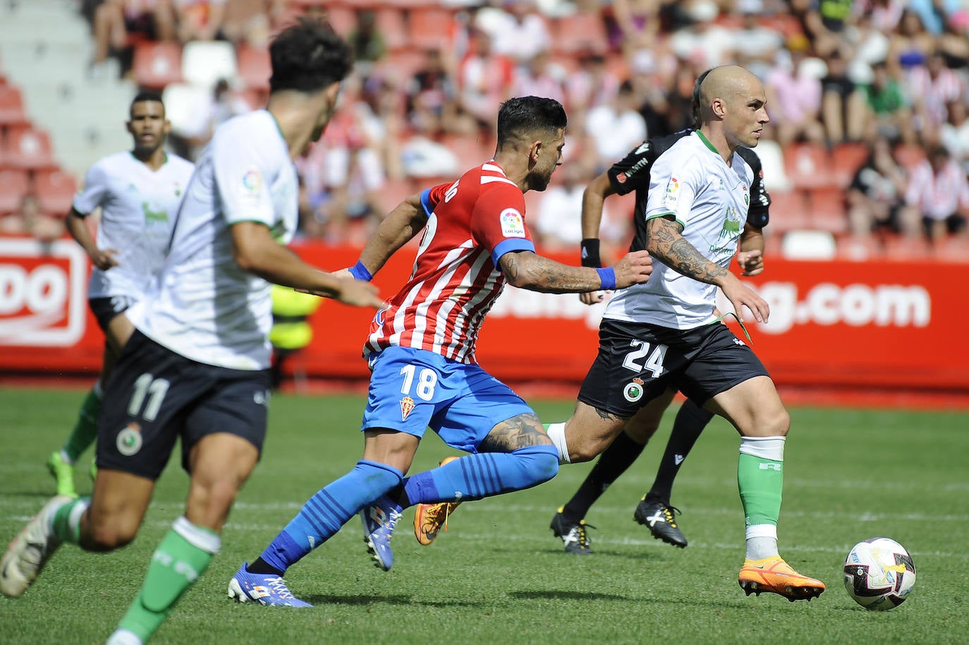 Fotos: Imágenes del partido Sporting-Racing en El Molinón