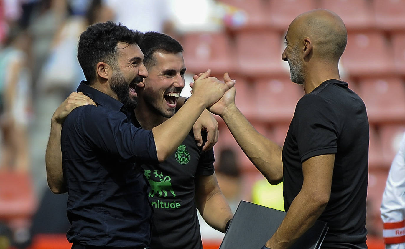 Fotos: Imágenes del partido Sporting-Racing en El Molinón