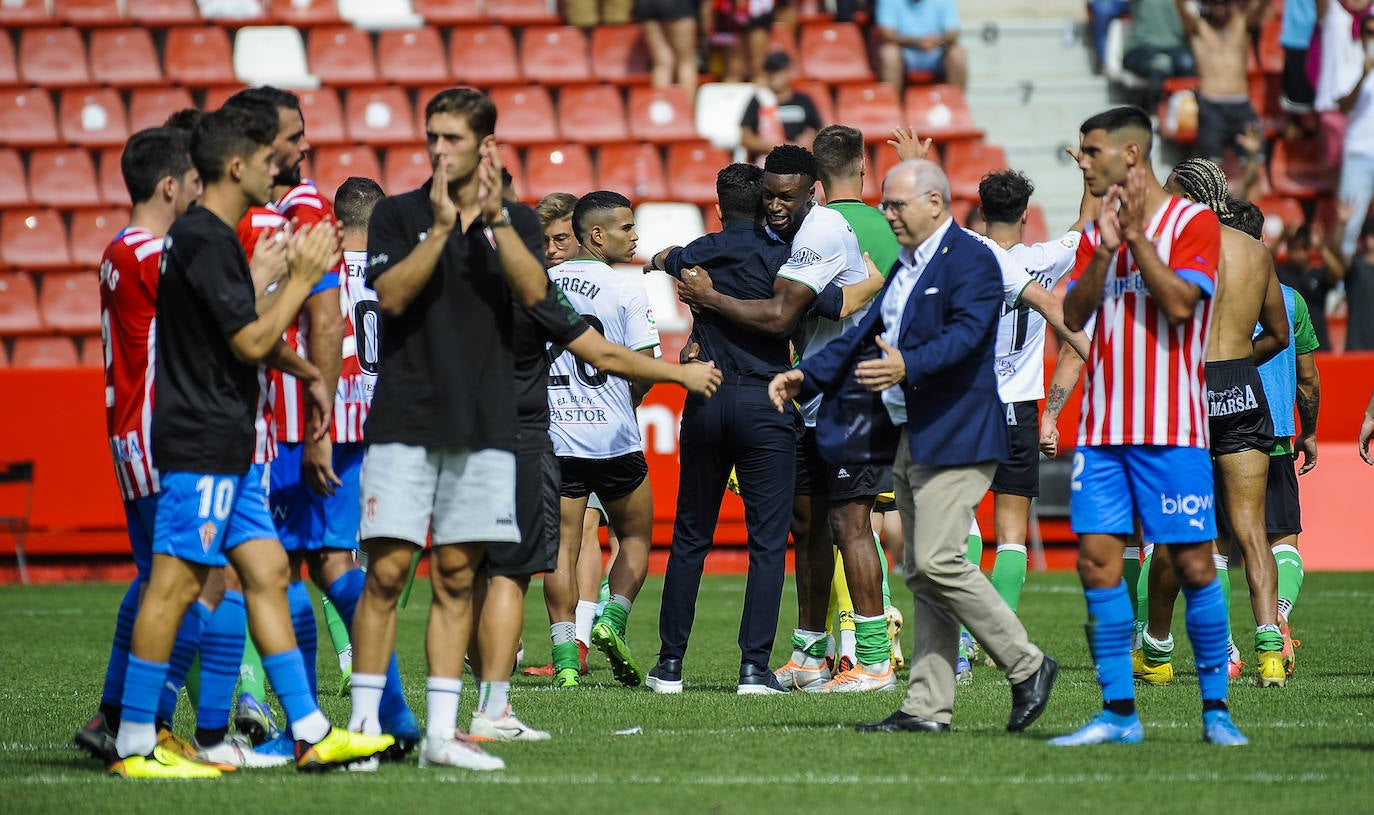 Fotos: Imágenes del partido Sporting-Racing en El Molinón