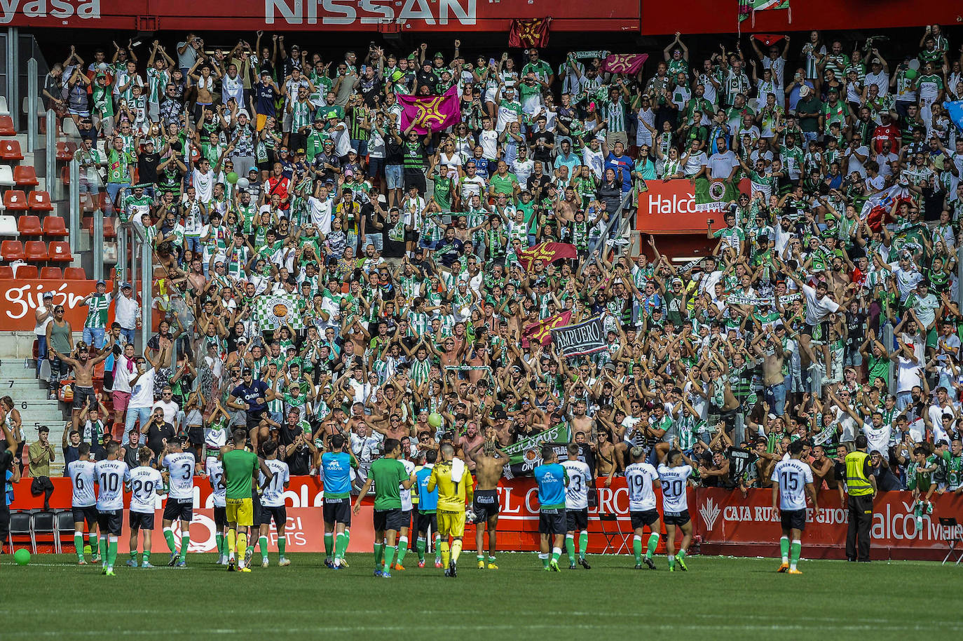 Fotos: Imágenes del partido Sporting-Racing en El Molinón